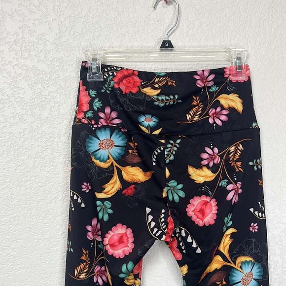 Onzie 7/8 Legging Floral Multi Colored Black Size Small Medium - Picture 7 of 12